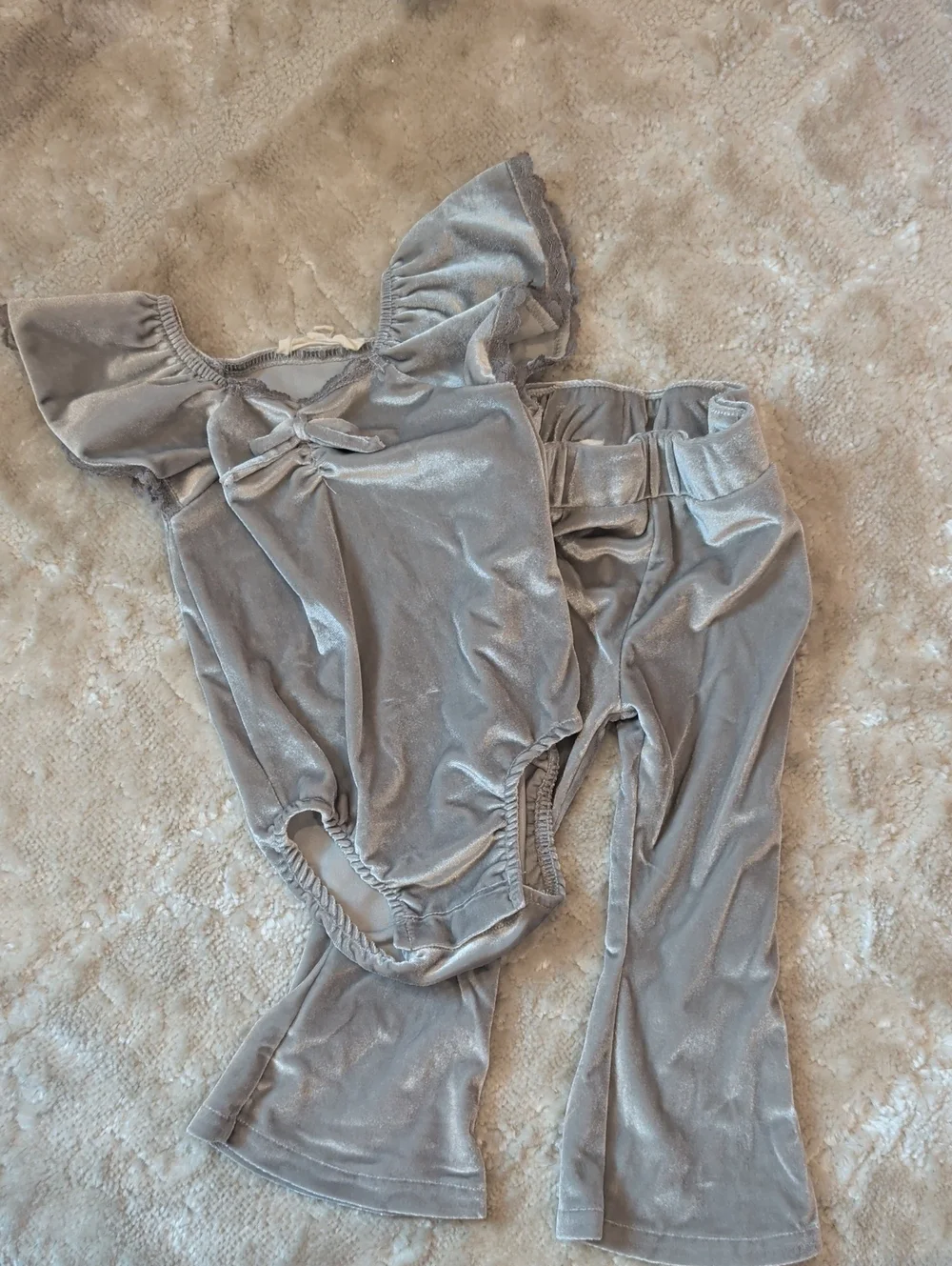 Jessica Simpson Light Gray Velvet Flutter-Sleeve Bodysuit & Flared Pants Set